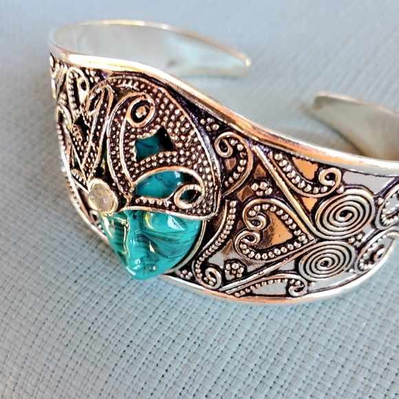 New Carved Goddess Face Rainbow Moonstone 925 Silver Bracelet. - Picture 3 of 9